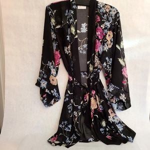 Helena Quinn Sheer Black/Floral Kimono